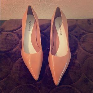 Soft pink/ tan ish heels . Nine West size 8